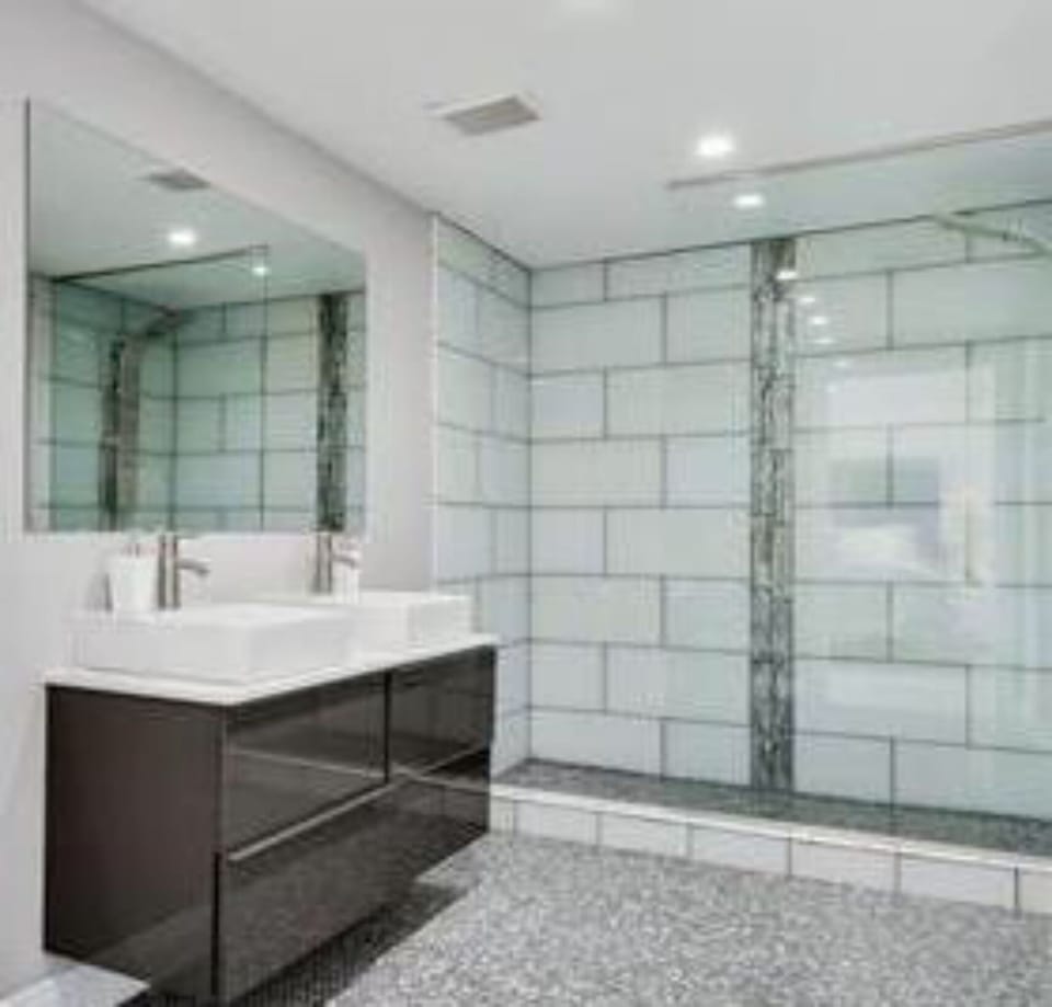 En-suite to 2 primary