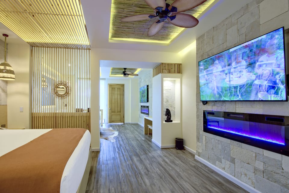 Master Grand Deluxe | In-room safe, iron/ironing board, free WiFi, bed sheets