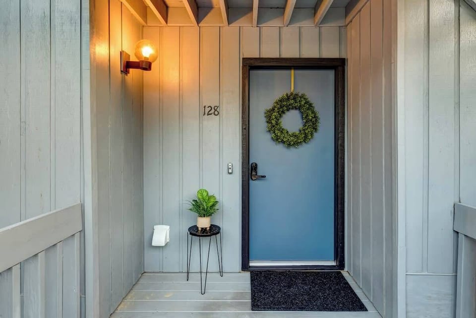 Well lit front entrance. Secure entry with Ring doorbell for your peace of mind.