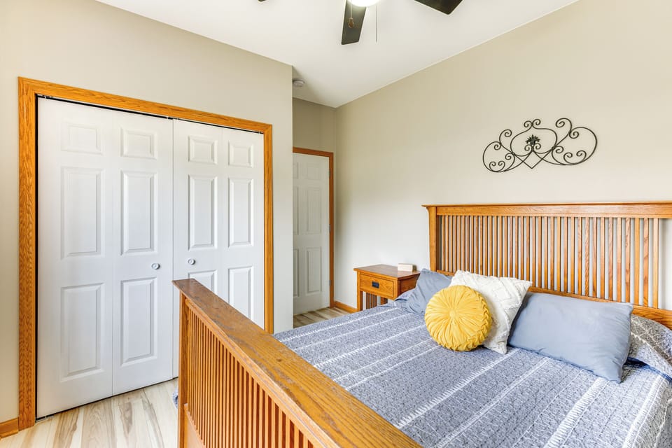 Lake Mills Retreat: 1 Mi to Beaches & Dining! Apartment in Wisconsin