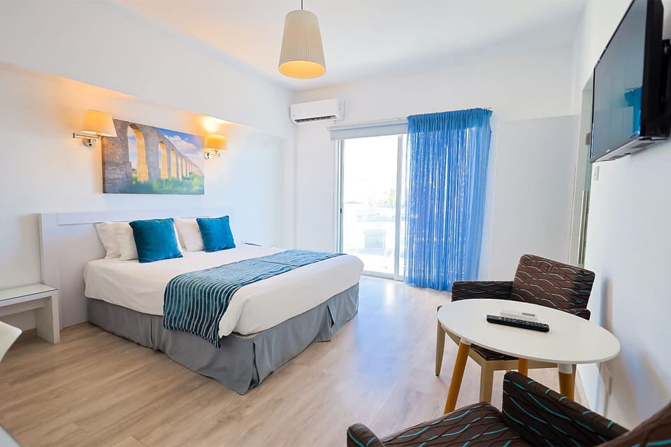 Double or Twin Room | In-room safe, desk, soundproofing, iron/ironing board