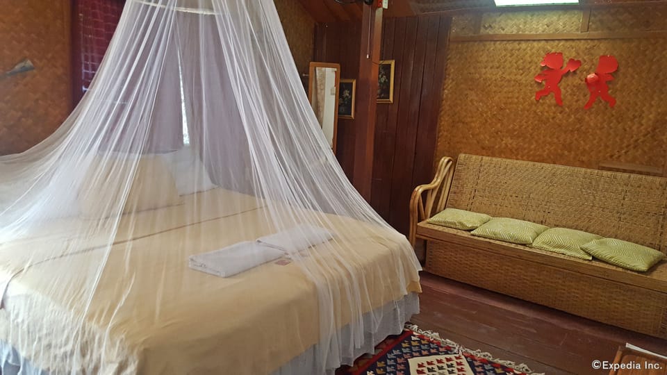 VIP Cottage | In-room safe, iron/ironing board, bed sheets