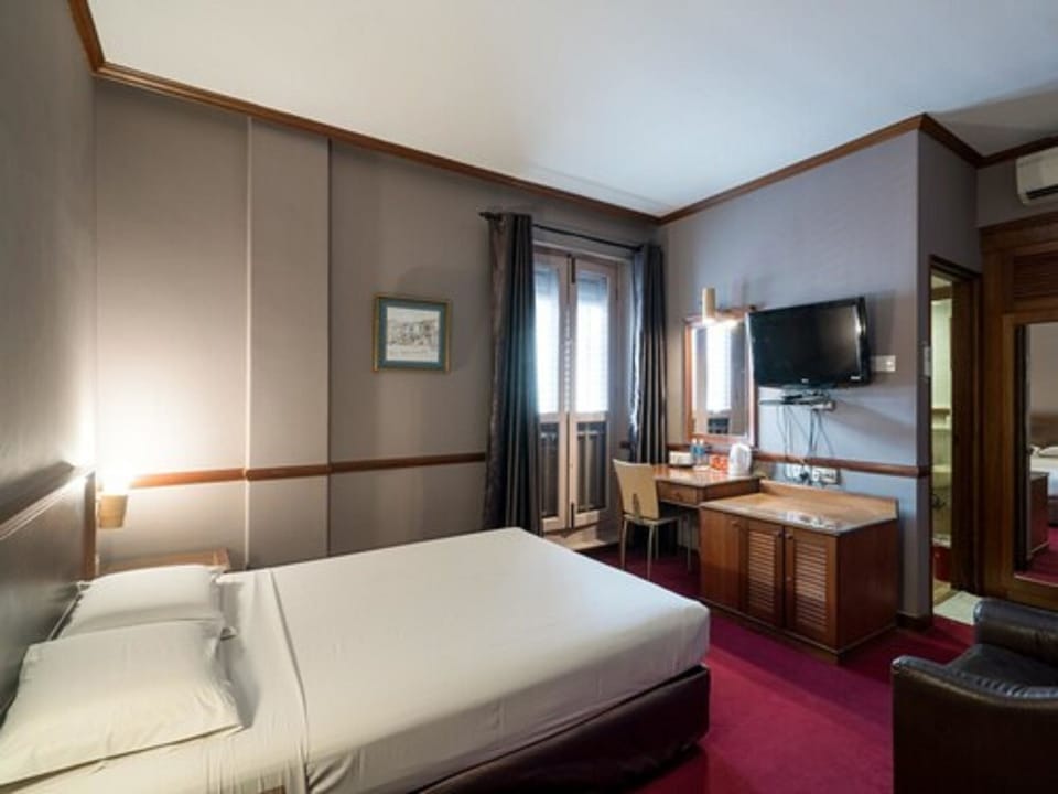 Deluxe Room | Iron/ironing board (on request), rollaway beds (surcharge), WiFi (free)