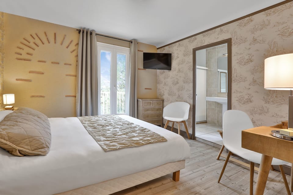 Classic Double Room | Hypo-allergenic bedding available, desk, blackout drapes, WiFi (free)