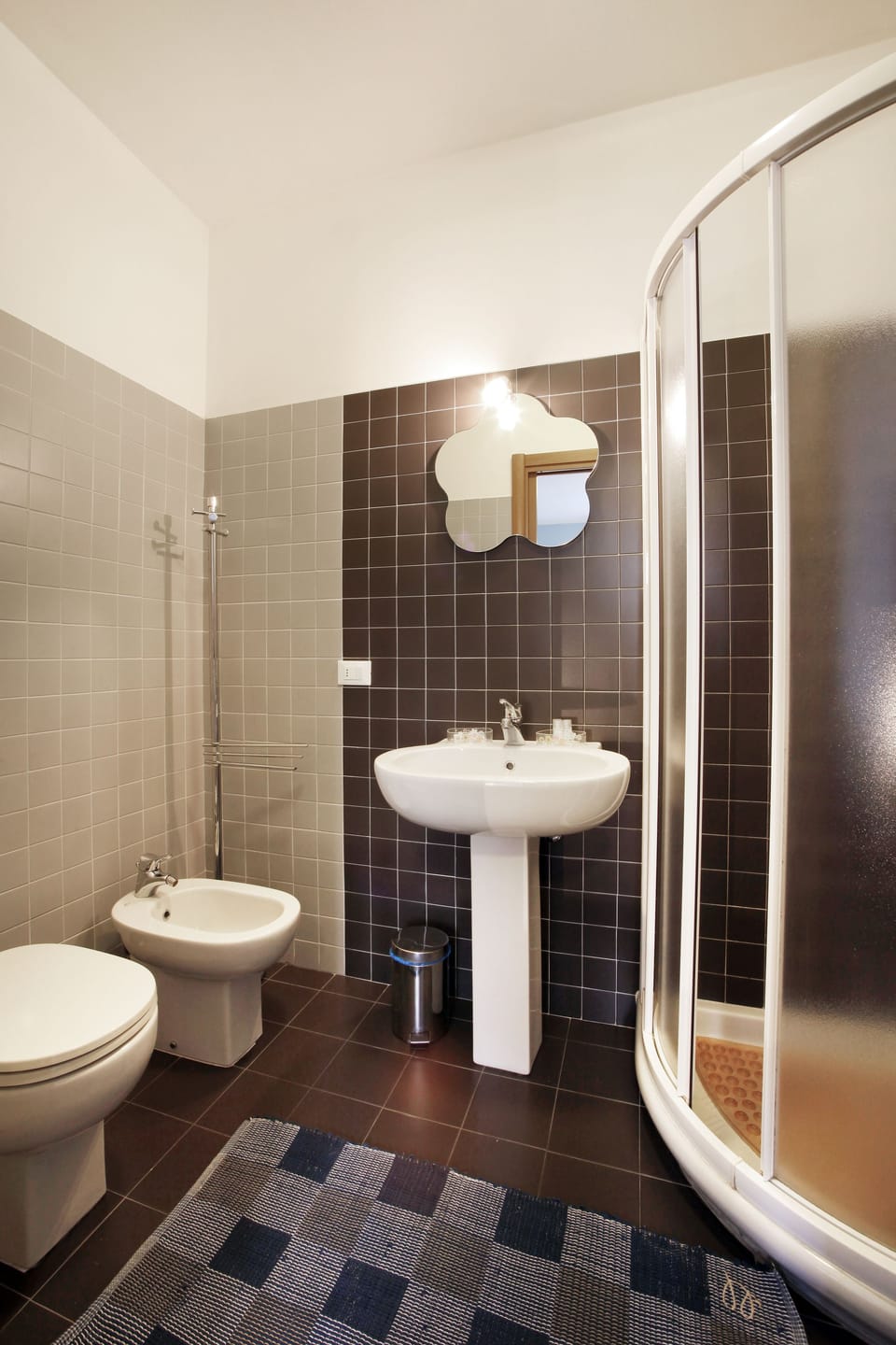 Double Room | Minibar, desk, free WiFi, bed sheets