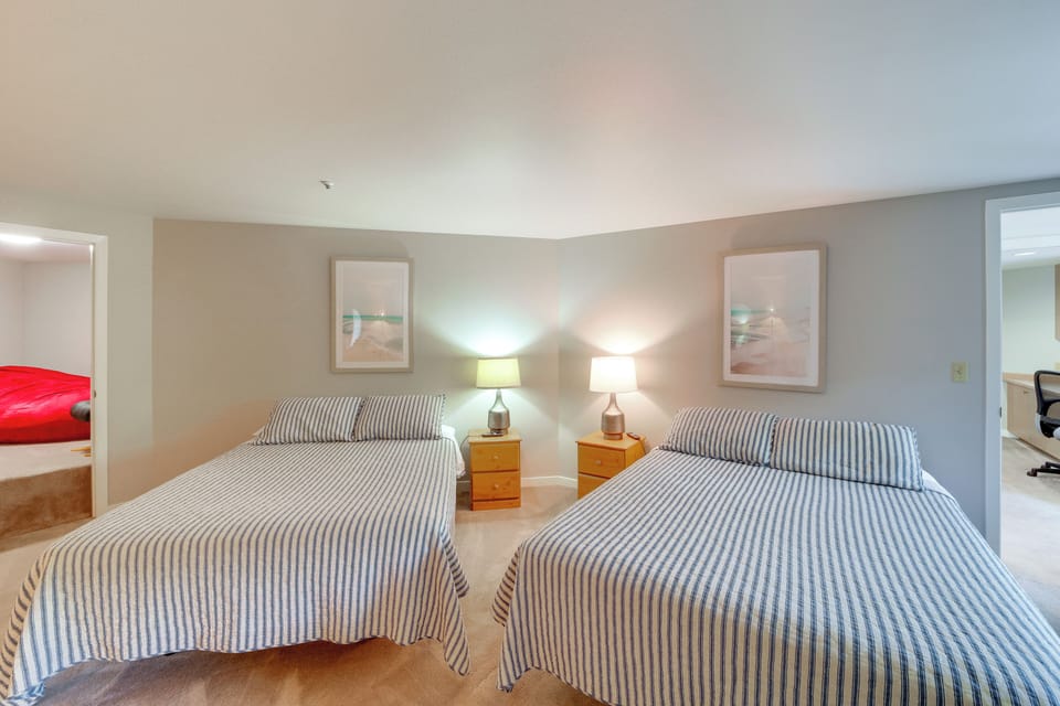 Beautiful Condo w/ Balcony on Lake Chelan! Apartment in Chelan (In Town)