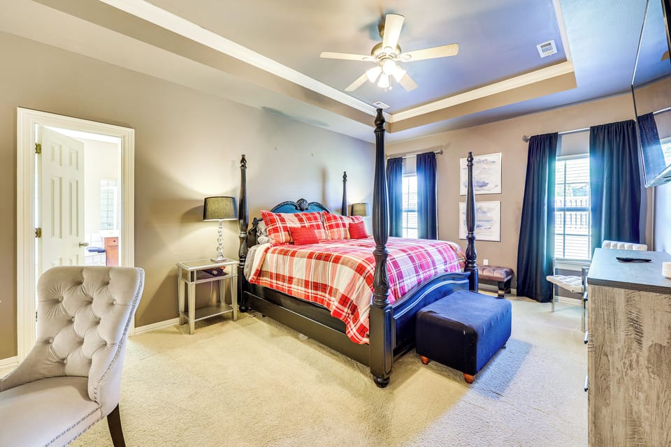 Spacious Family Home 3 Mi to Downtown Fayetteville Cottage in Fayetteville