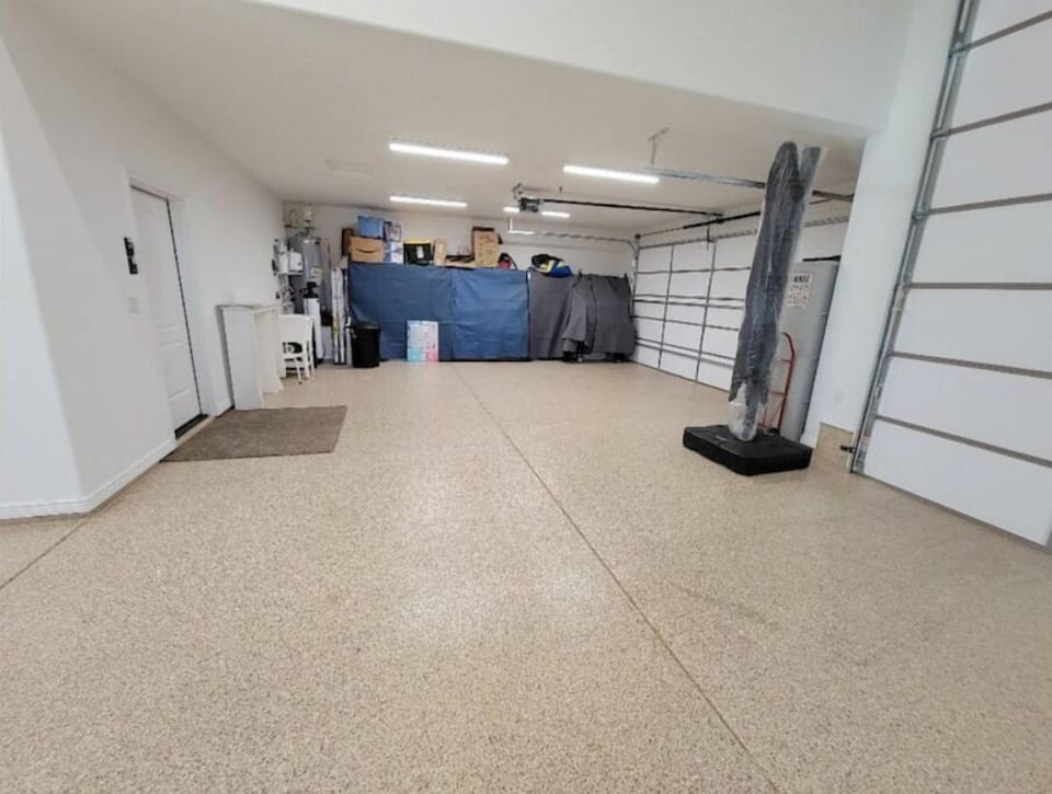 Garage available winter only