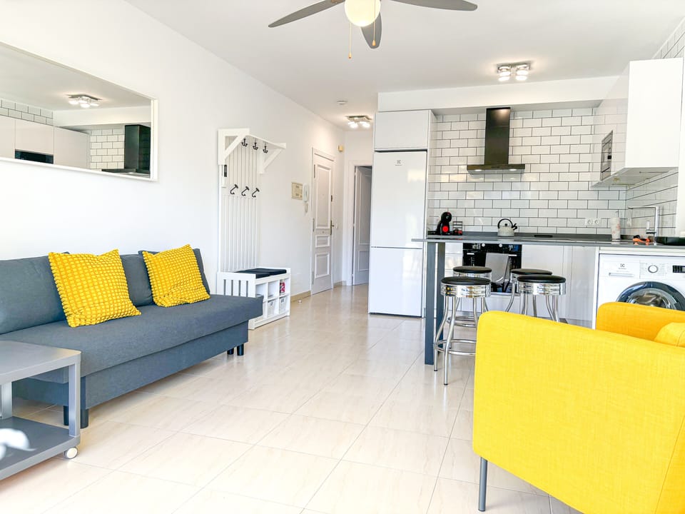Newly refurbished kitchen & living room