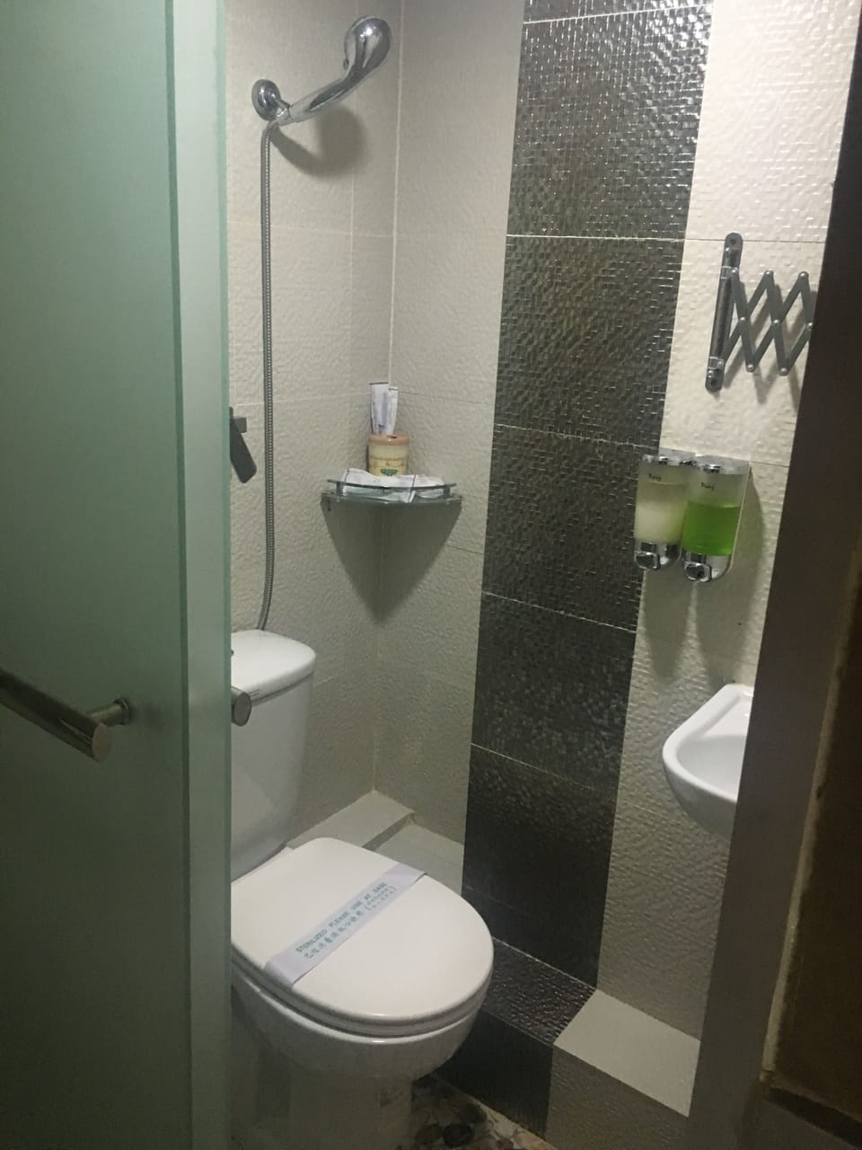 Standard Twin Room | Bathroom | Shower, hair dryer, towels