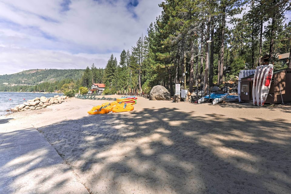 Cabin < 2 Mi to Tahoe Donner Downhill Ski Resort Cottage in Truckee