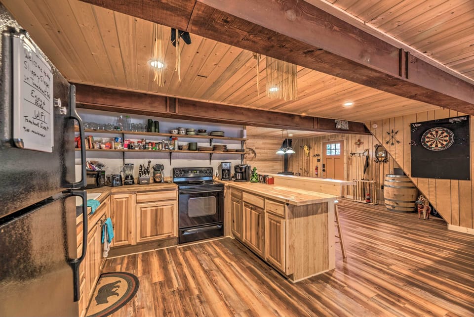 House (5 Bedrooms) | Interior