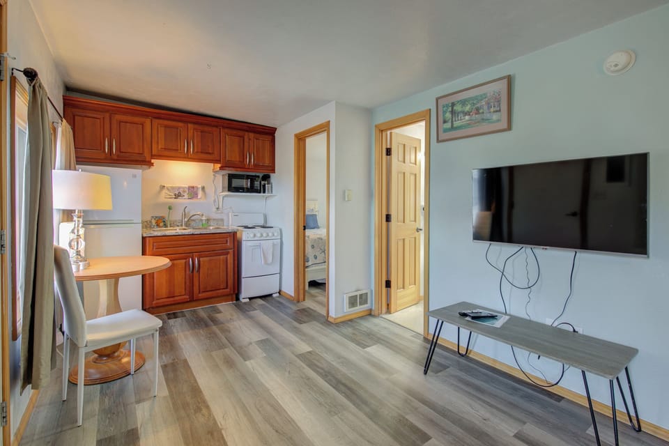 Deluxe Room, 1 Queen Bed with Sofa bed | Private kitchen | Microwave, coffee/tea maker, ice maker