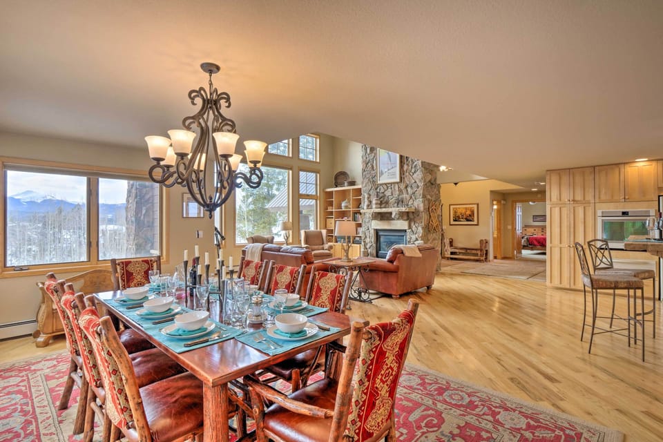 House (5 Bedrooms) | Interior