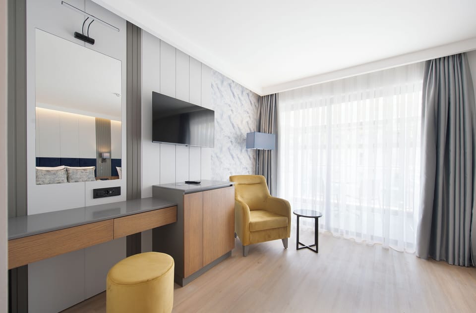 Minibar, in-room safe, free WiFi, bed sheets
