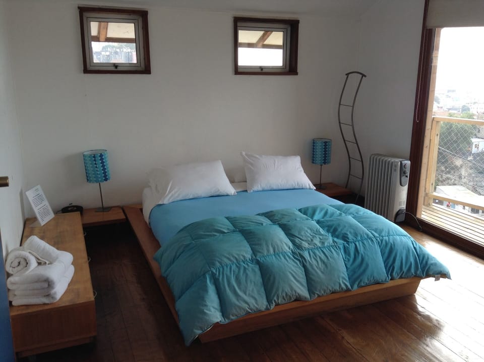Double Room, 1 Double Bed, Private Bathroom, Ocean View | Iron/ironing board, free WiFi, bed sheets