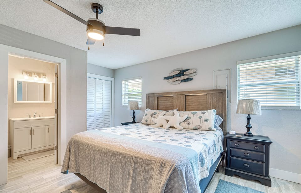 Dock, Kayaks & Bicycles: Crystal River Getaway! Cottage in Crystal River