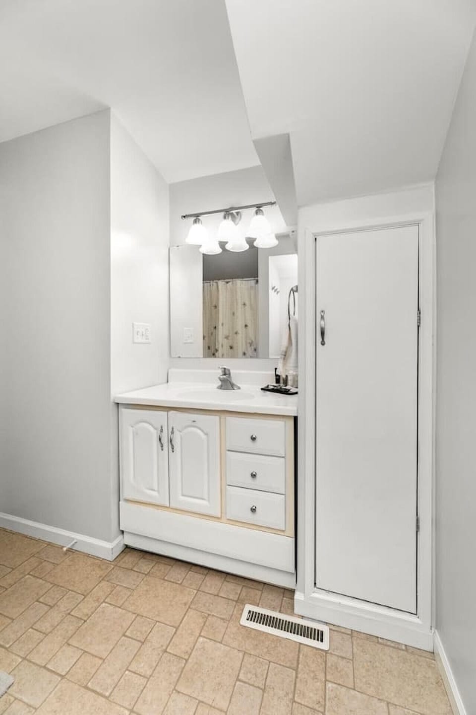 Primp and preen to your heart`s delight in the master bathroom.