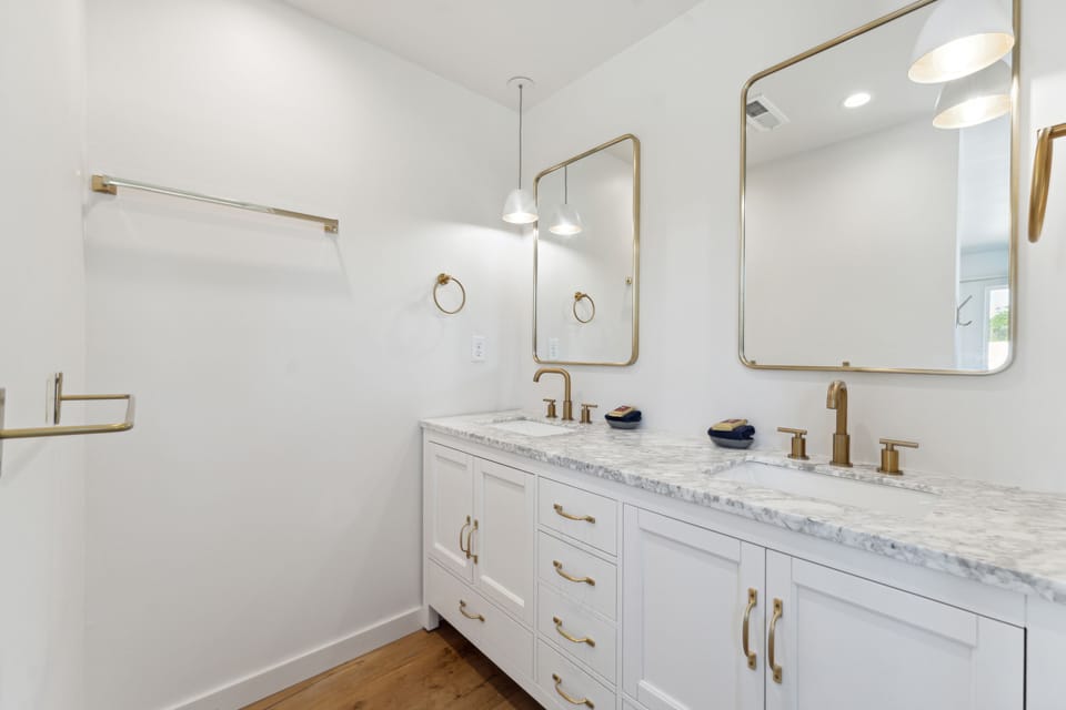 Dual sinks in Main Bathroom upstairs.