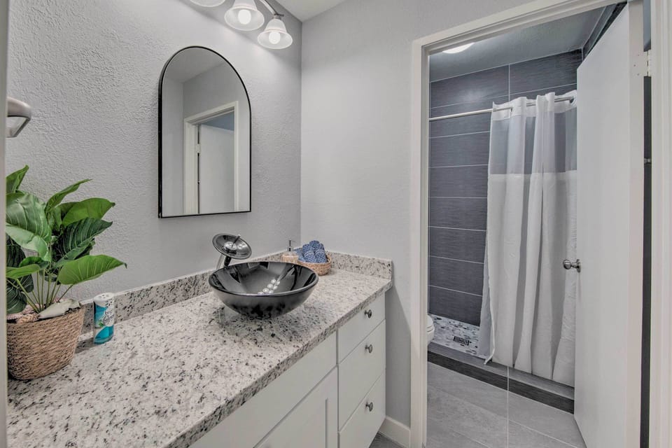 Coastal Escape Condo w/ Pool, Near Beaches! Apartment in Princeville