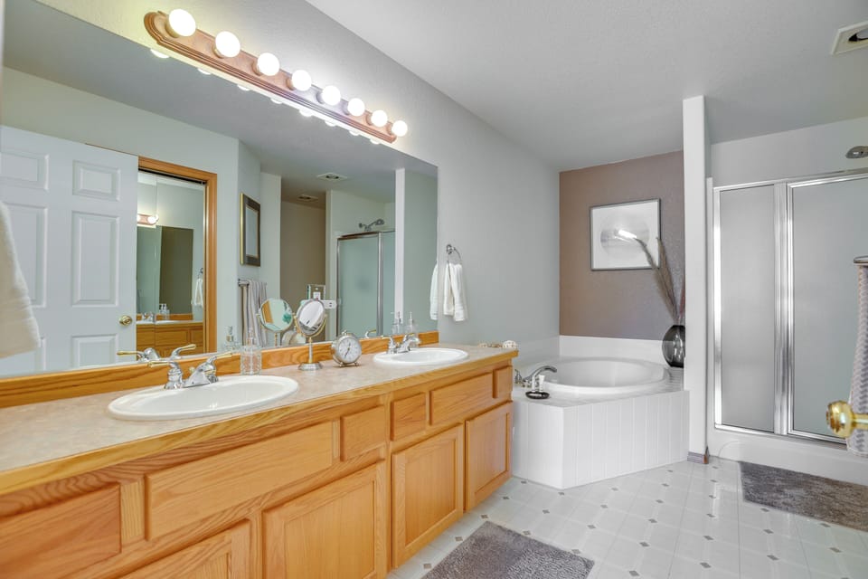 Idyllic Redmond Townhome w/ Furnished Deck! Apartment in Oregon
