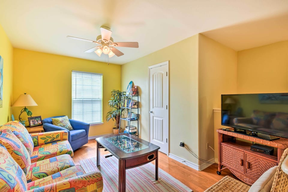 Near Port Aransas Beach: Condo w/ Pool Access Apartment in Port Aransas