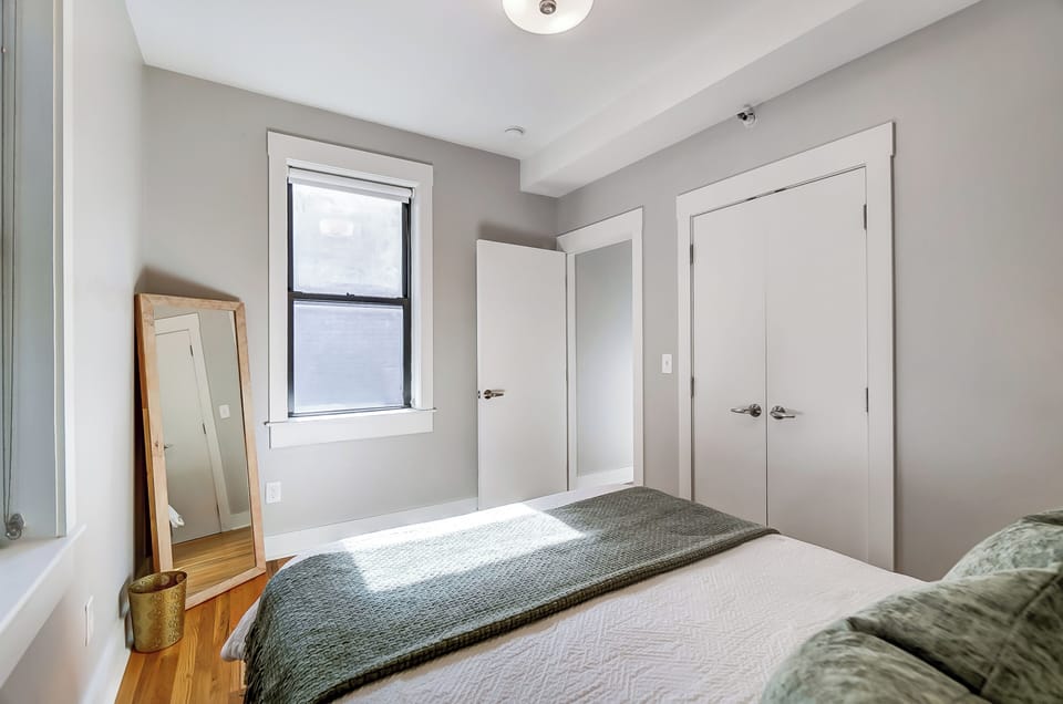 'the Republic Retreat' Walk to Washington Park! Apartment in Over The Rhine
