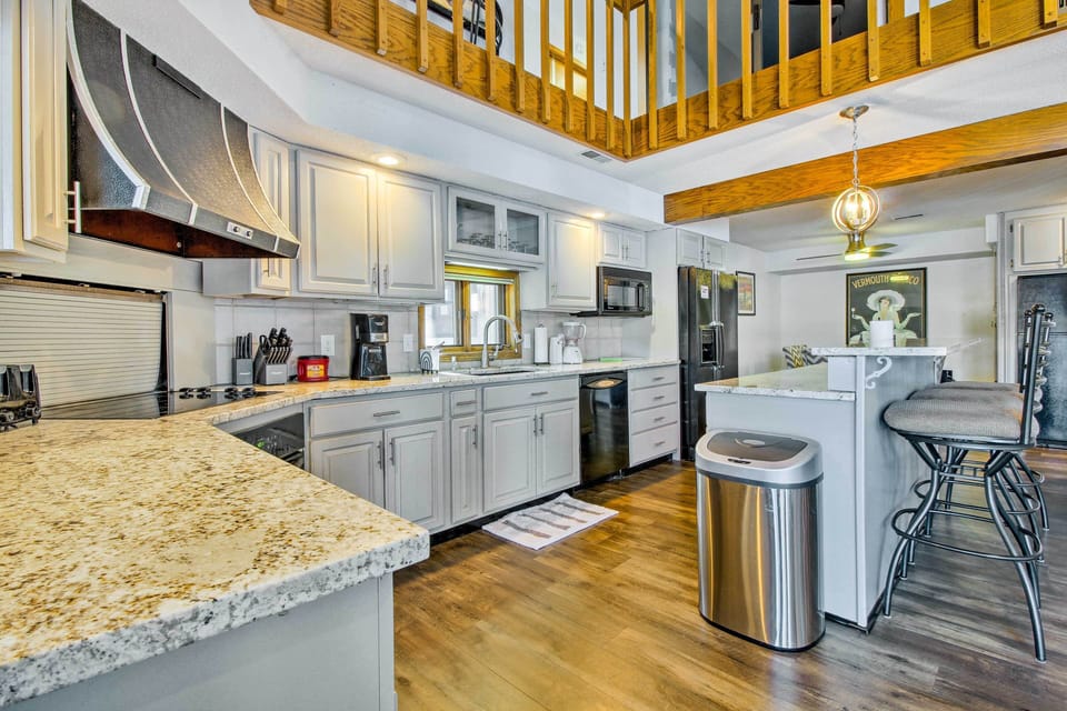 House (5 Bedrooms) | Interior