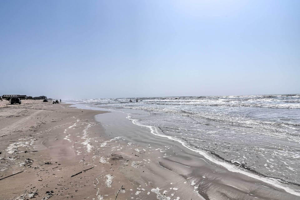 4 Blocks to Ocean: Water-view Surfside Beach Home! Cottage in Surfside Beach