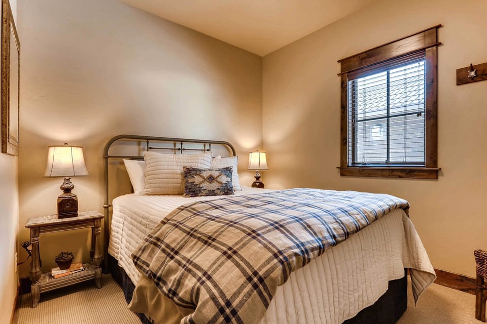 Dog-friendly Cabin in the Heart of Grand Lake! Cottage in Grand Lake