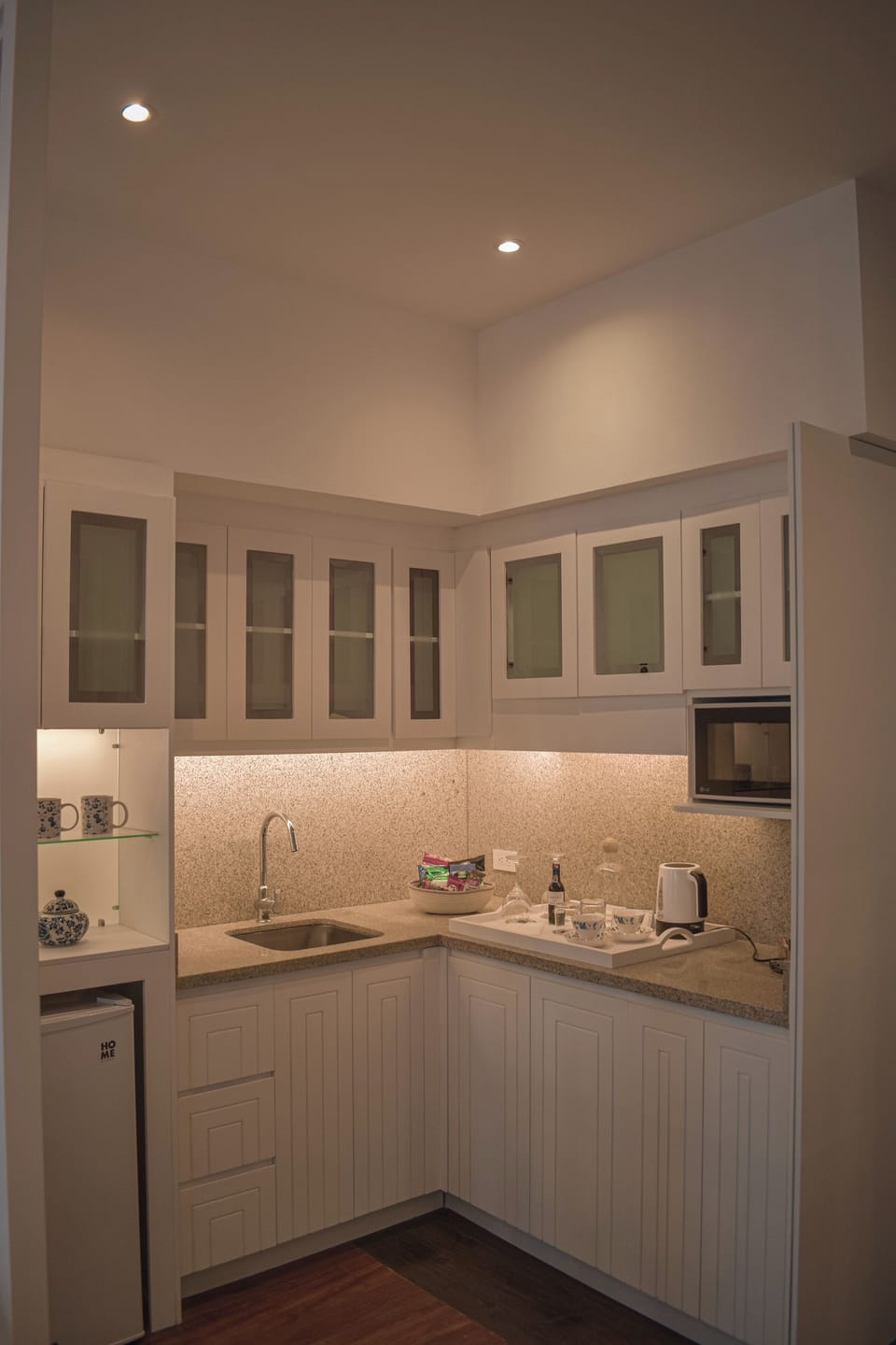 Business Suite, 1 Bedroom, Courtyard View | Minibar