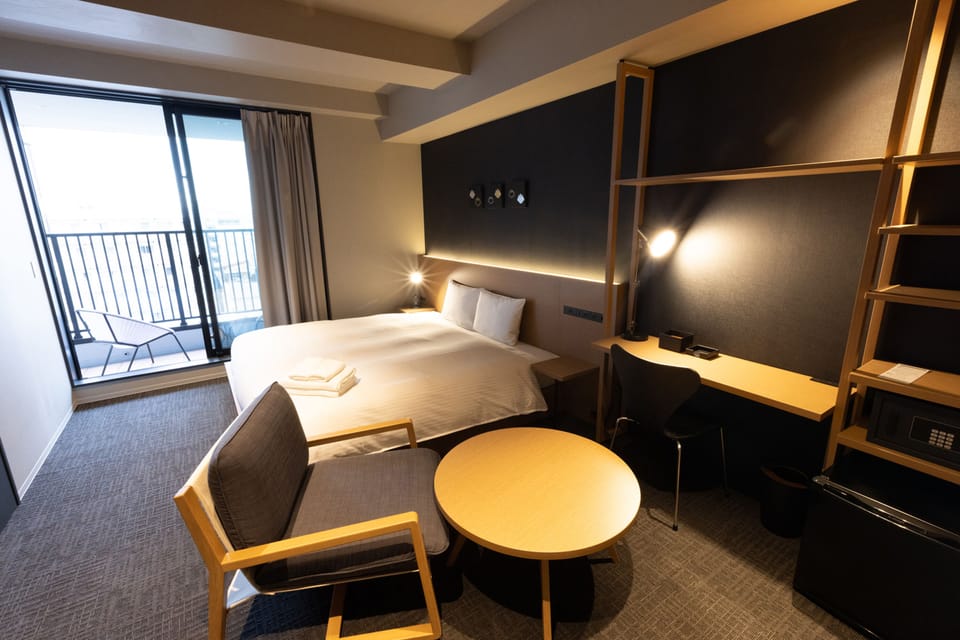 City Studio | Down comforters, desk, soundproofing, free WiFi