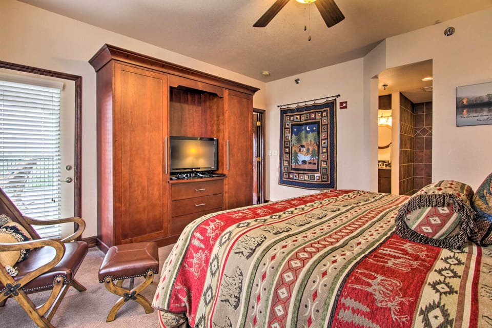 2 Mi to Attractions: Pigeon Forge Condo Apartment in Pigeon Forge