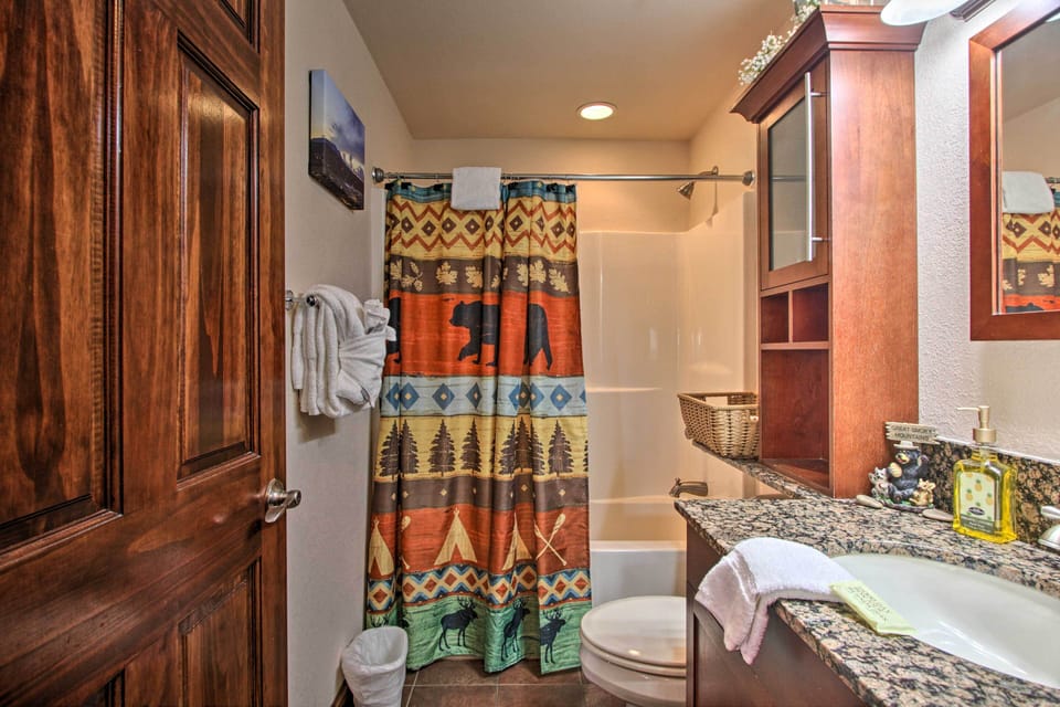 2 Mi to Attractions: Pigeon Forge Condo Apartment in Pigeon Forge