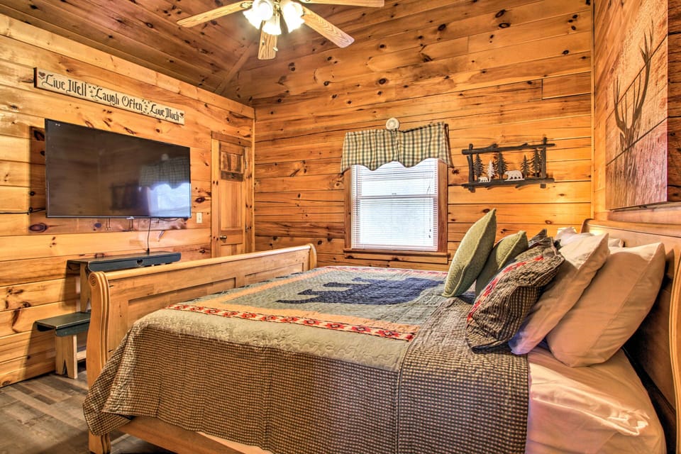 Pigeon Forge Cabin w/ Hot Tub & Mountain Views! Cottage in Pigeon Forge