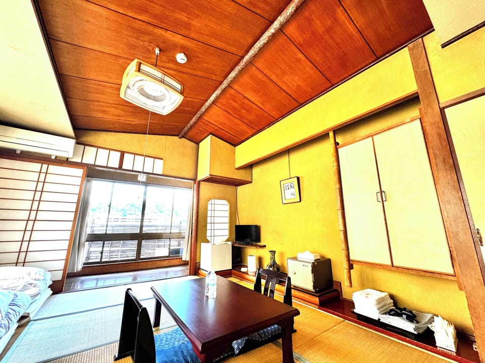 Standard Room A, Non-smoking | Blackout drapes, bed sheets