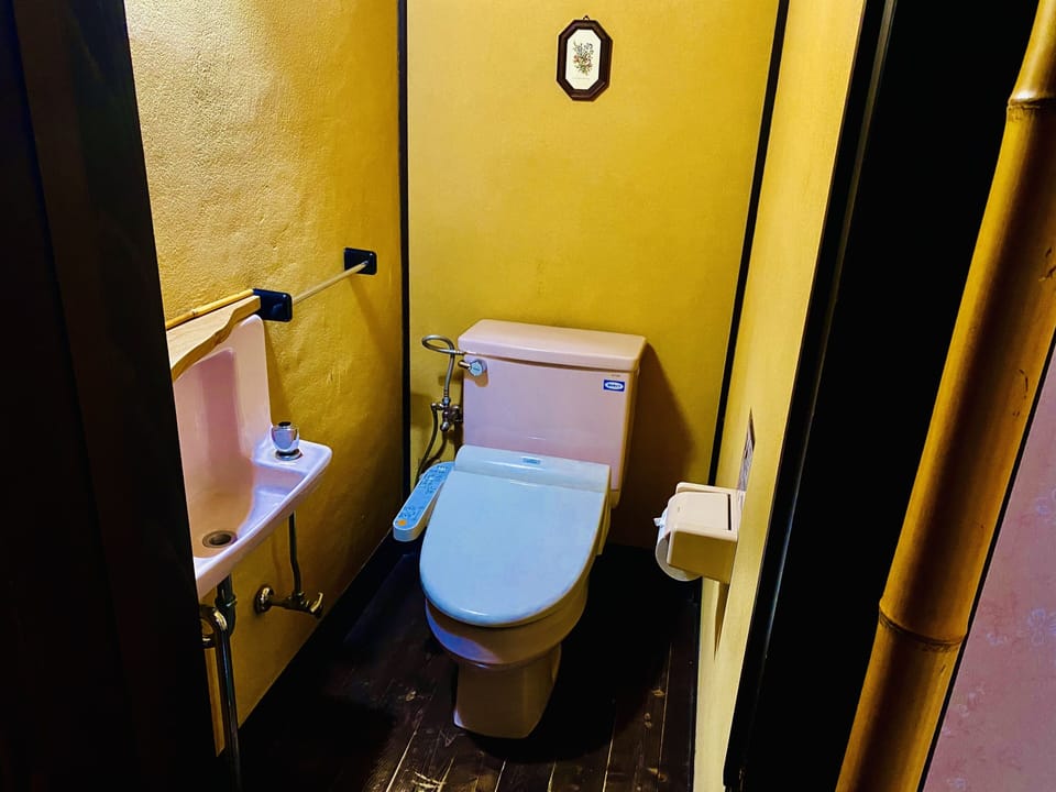 Deluxe Room A, Non-smoking | Blackout drapes, bed sheets
