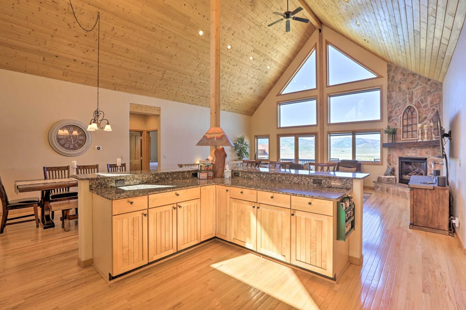 House (5 Bedrooms) | Interior