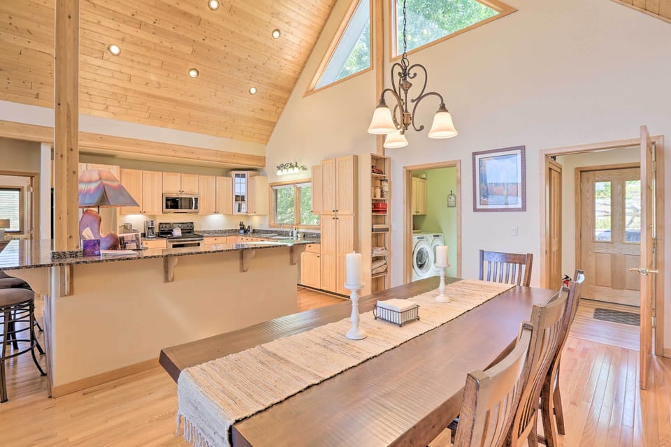 House (5 Bedrooms) | Interior
