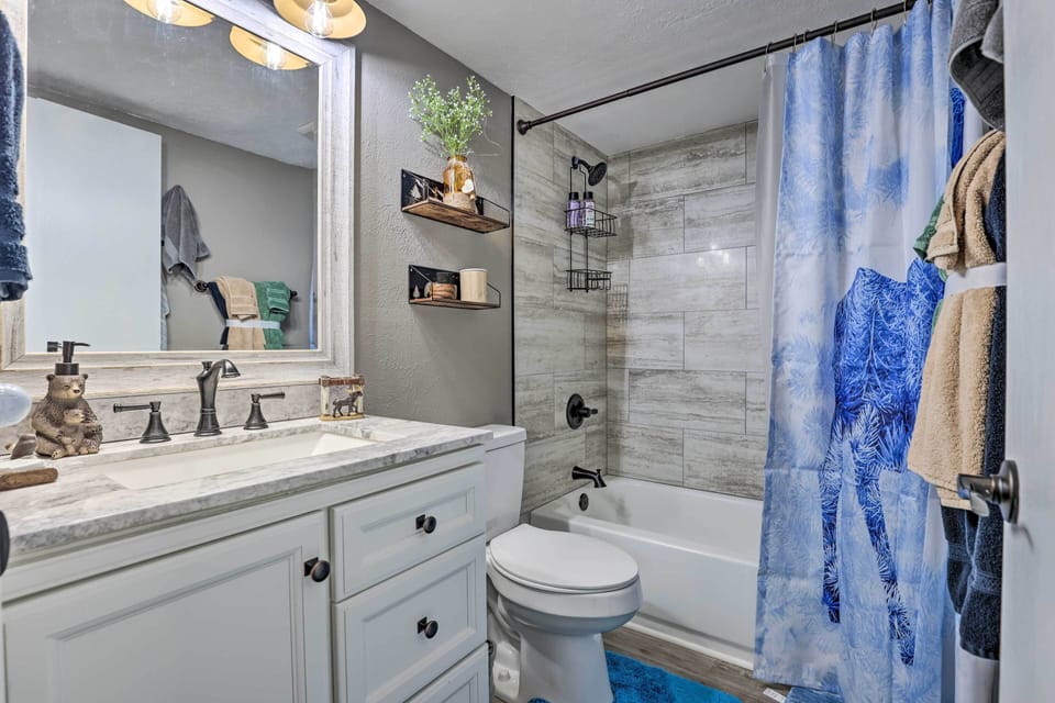 Walk to Chairlift! Breck Condo Hot Tub Access Apartment in Breckenridge