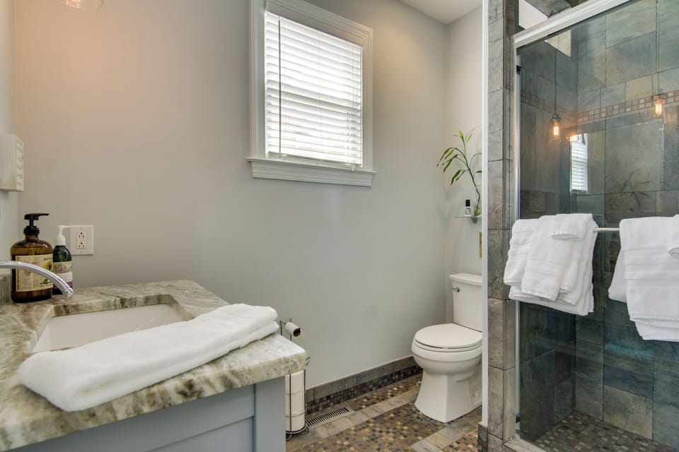 Walk to Beach! Group-friendly Ocean City Getaway Cottage in Ocean City
