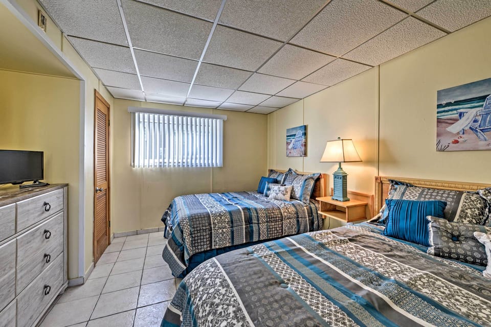 Wildwood Crest Condo w/ Pool: Walk to Restaurants! Apartment in Wildwood Crest