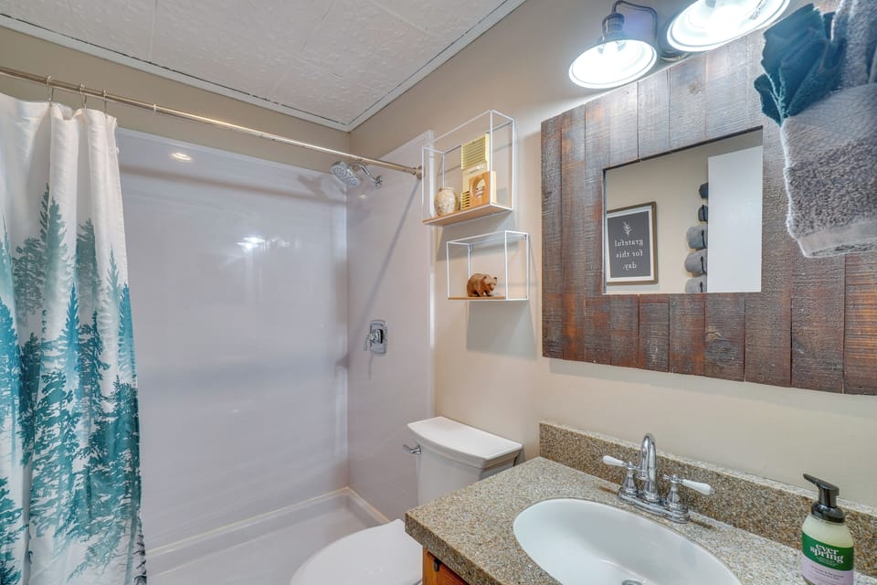 Studio ~ 3 Mi to Great Smoky Mountain Nat'l Park! Apartment in Gatlinburg