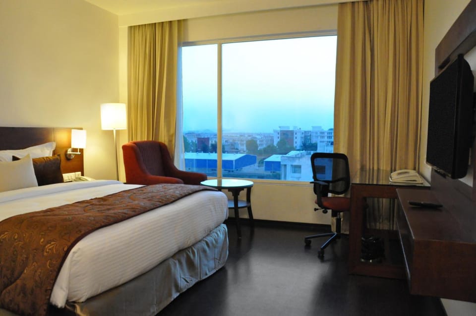 Premium bedding, minibar, in-room safe, desk