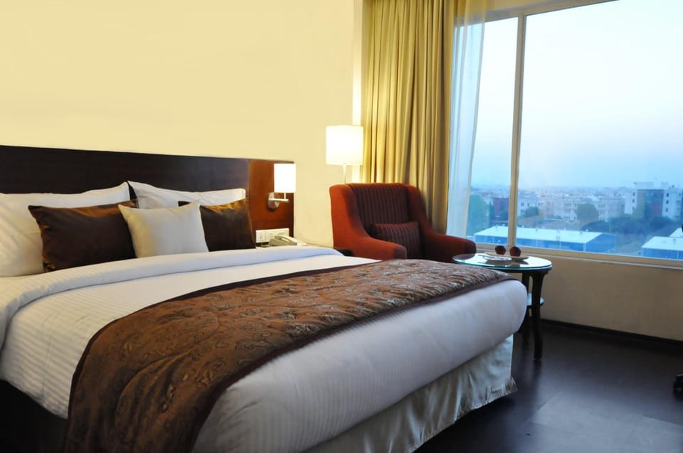 Premium bedding, minibar, in-room safe, desk