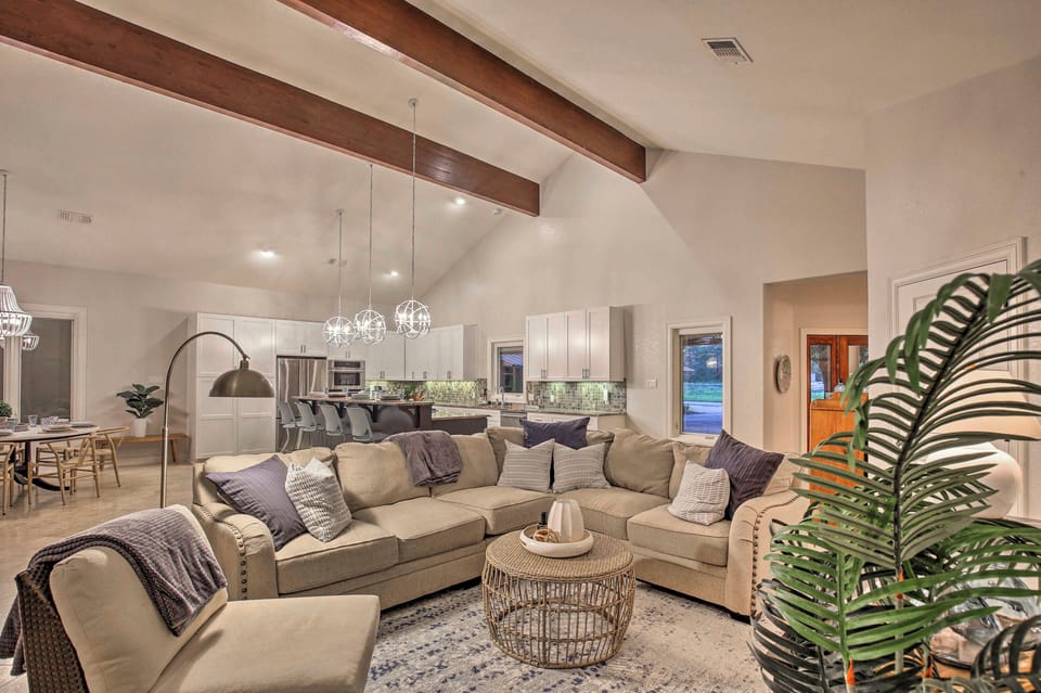 House (5 Bedrooms) | Interior