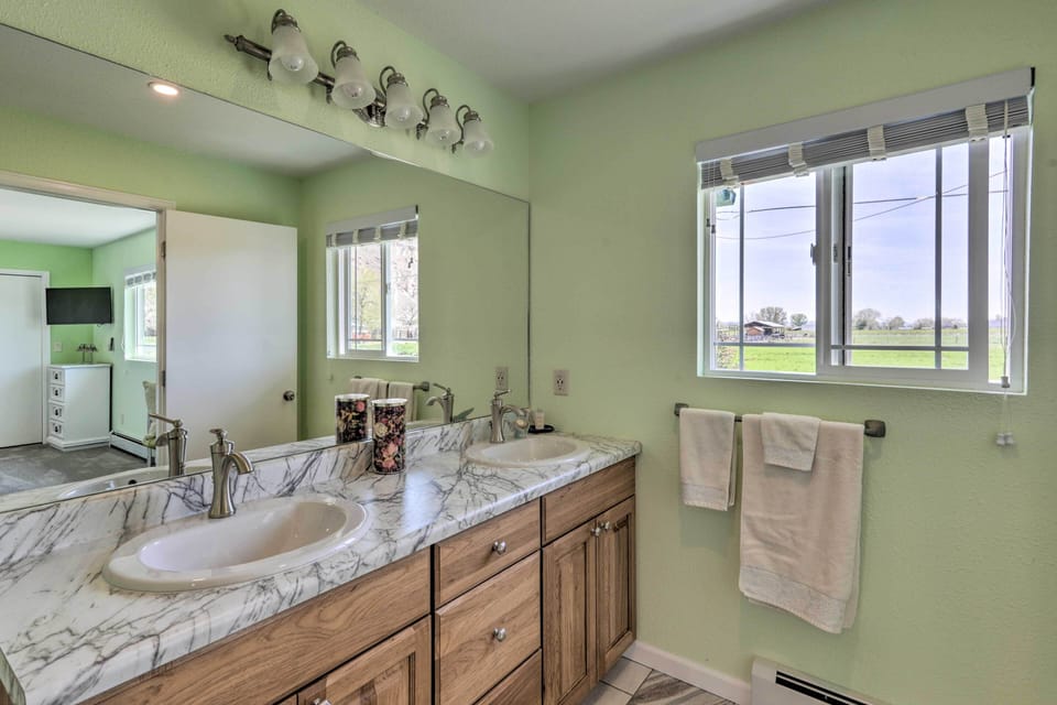 Picturesque Palisade Home: Mt Garfield Views! Cottage in Palisade