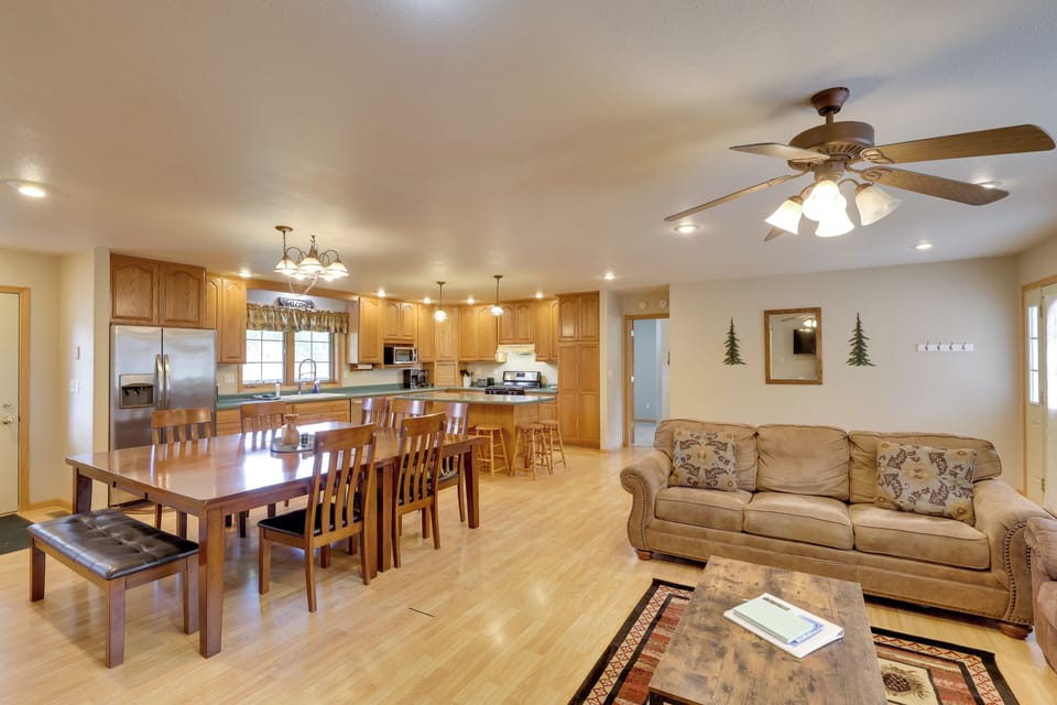 House (5 Bedrooms) | Interior