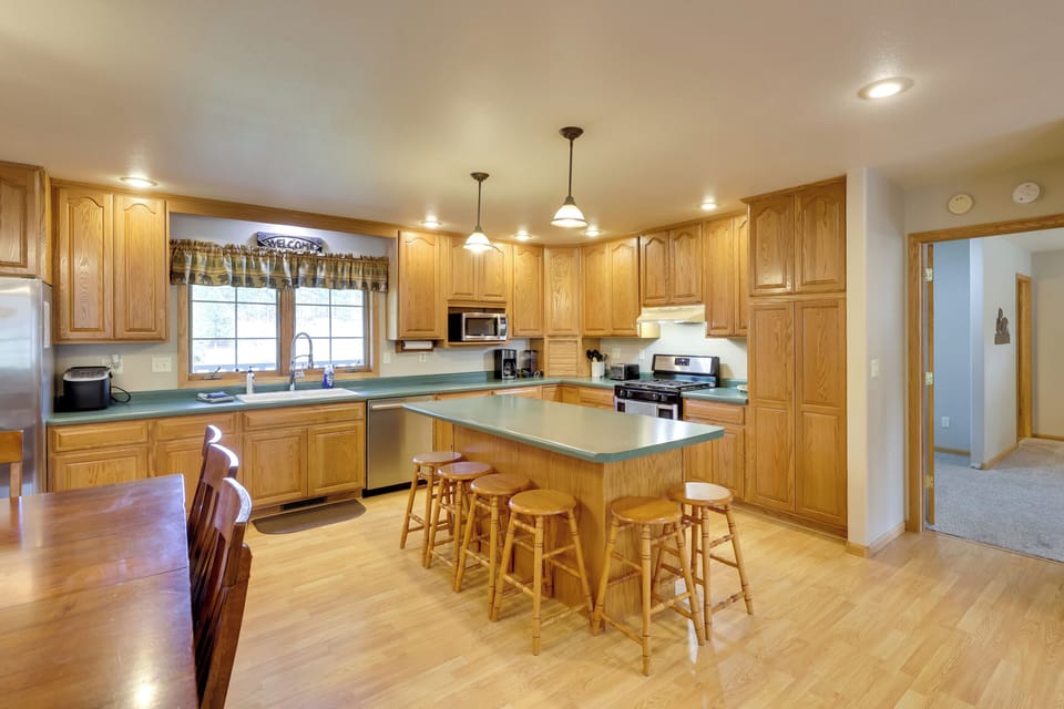 House (5 Bedrooms) | Interior