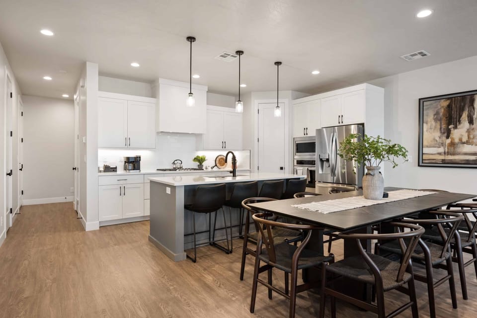 Townhome, 4 Bedrooms | Private kitchen | Fridge, oven, coffee/tea maker, toaster